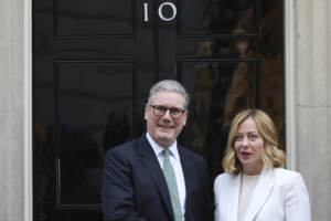 iran meloni sentretient avec starmer priorite au detroit dormuz et aux initiatives visant a apaiser les tensions