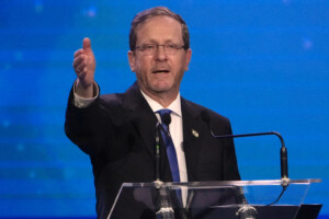 herzog au pape teheran est une menace pour les personnes de toutes confessions