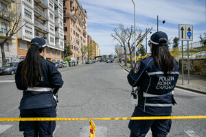 rome collision entre deux voitures deux morts et deux enfants extraits de la carcasse du vehicule
