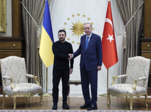 ukraine erdogan recoit zelensky la turquie continuera a soutenir les negociations