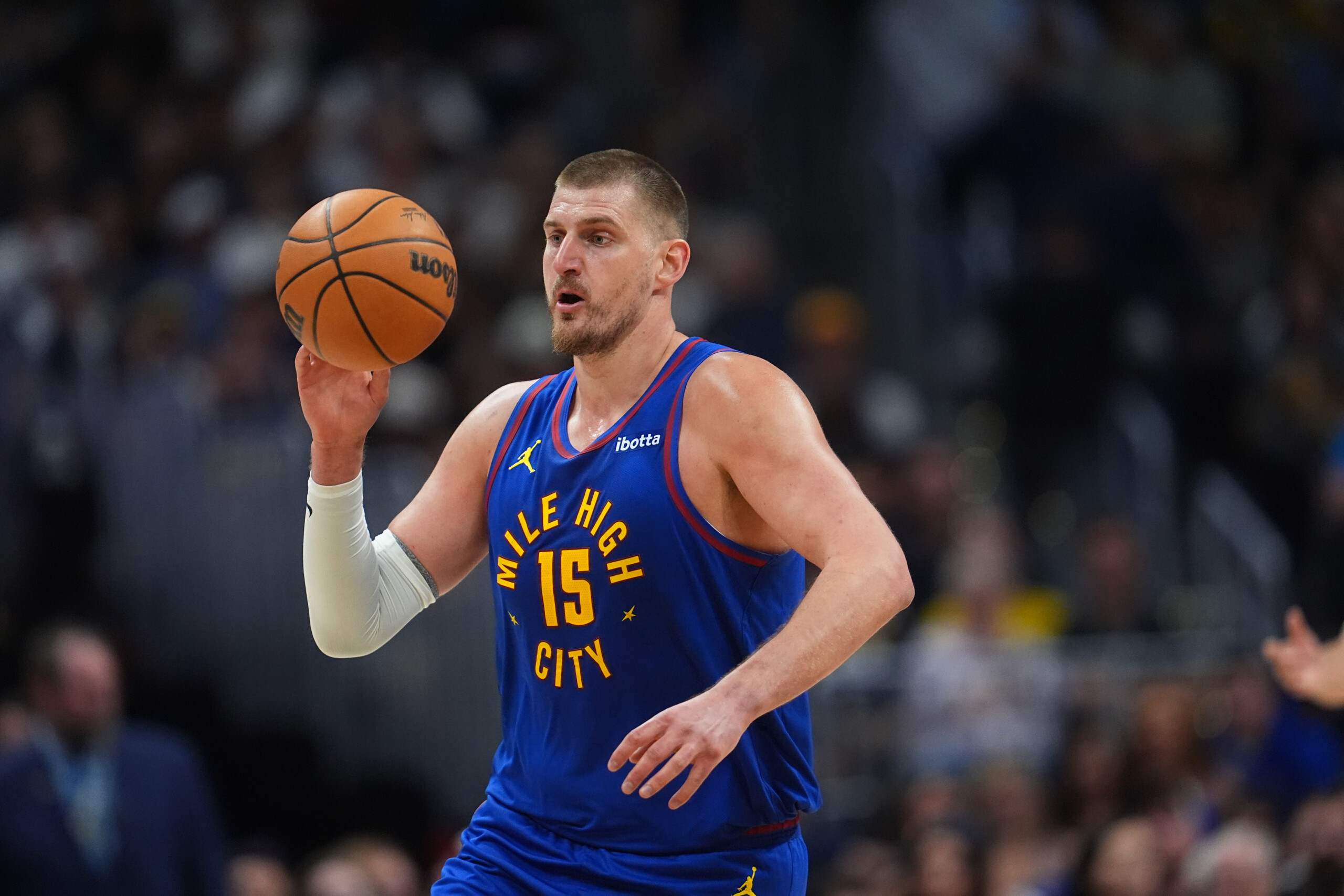 basket nba denver simpose face a san antonio grace aux 40 points de jokic les pistons en tete de la conference est scaled