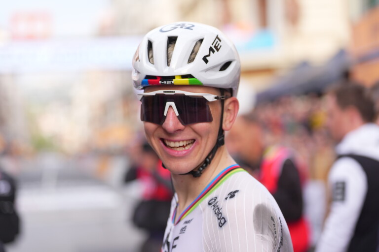 tadej pogacar remporte le tour des flandres