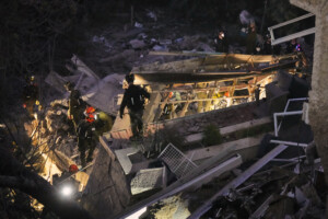 israel immeuble touche par un missile iranien a haifa 2 morts