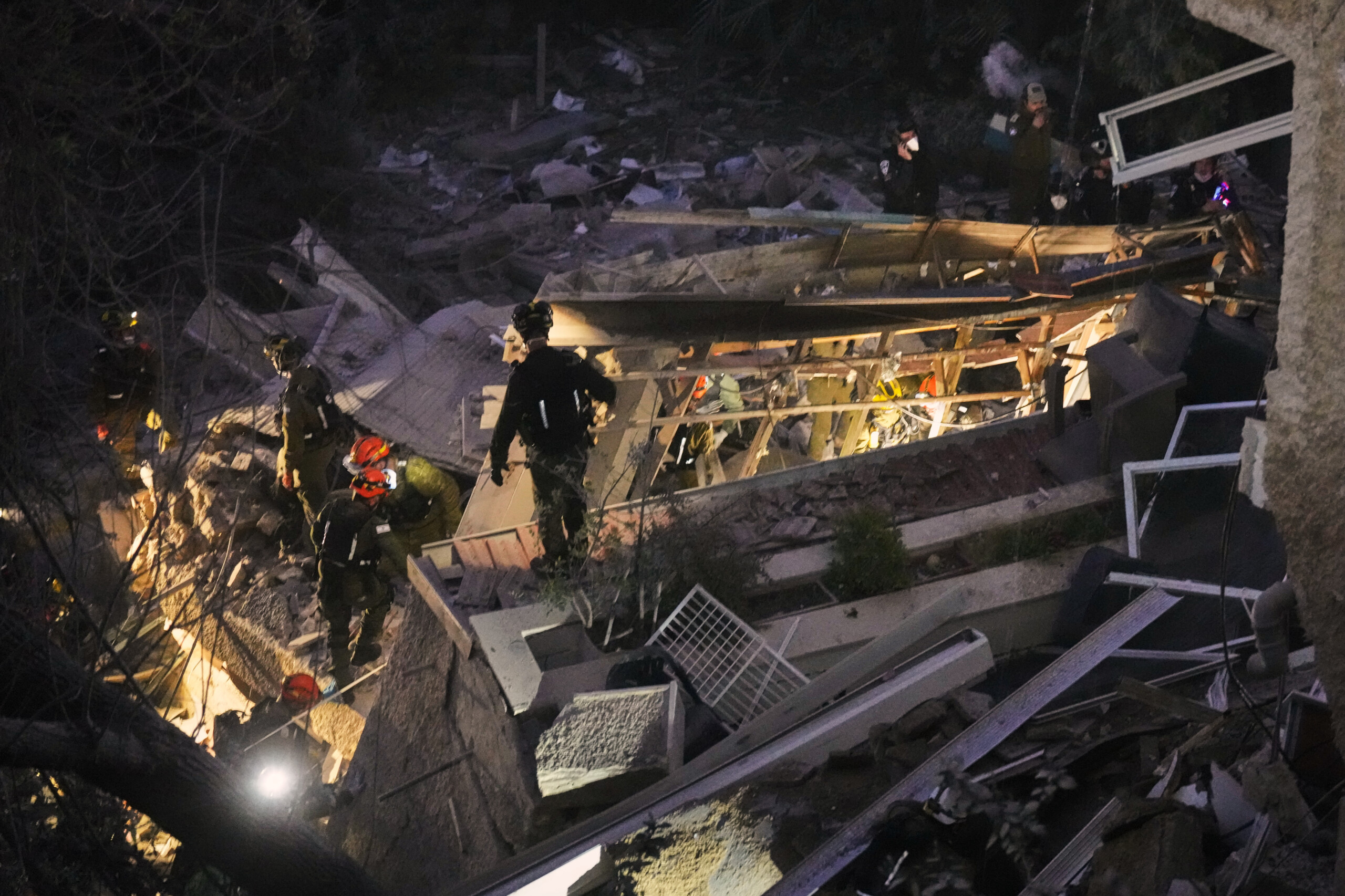 israel immeuble touche par un missile iranien a haifa 2 morts scaled