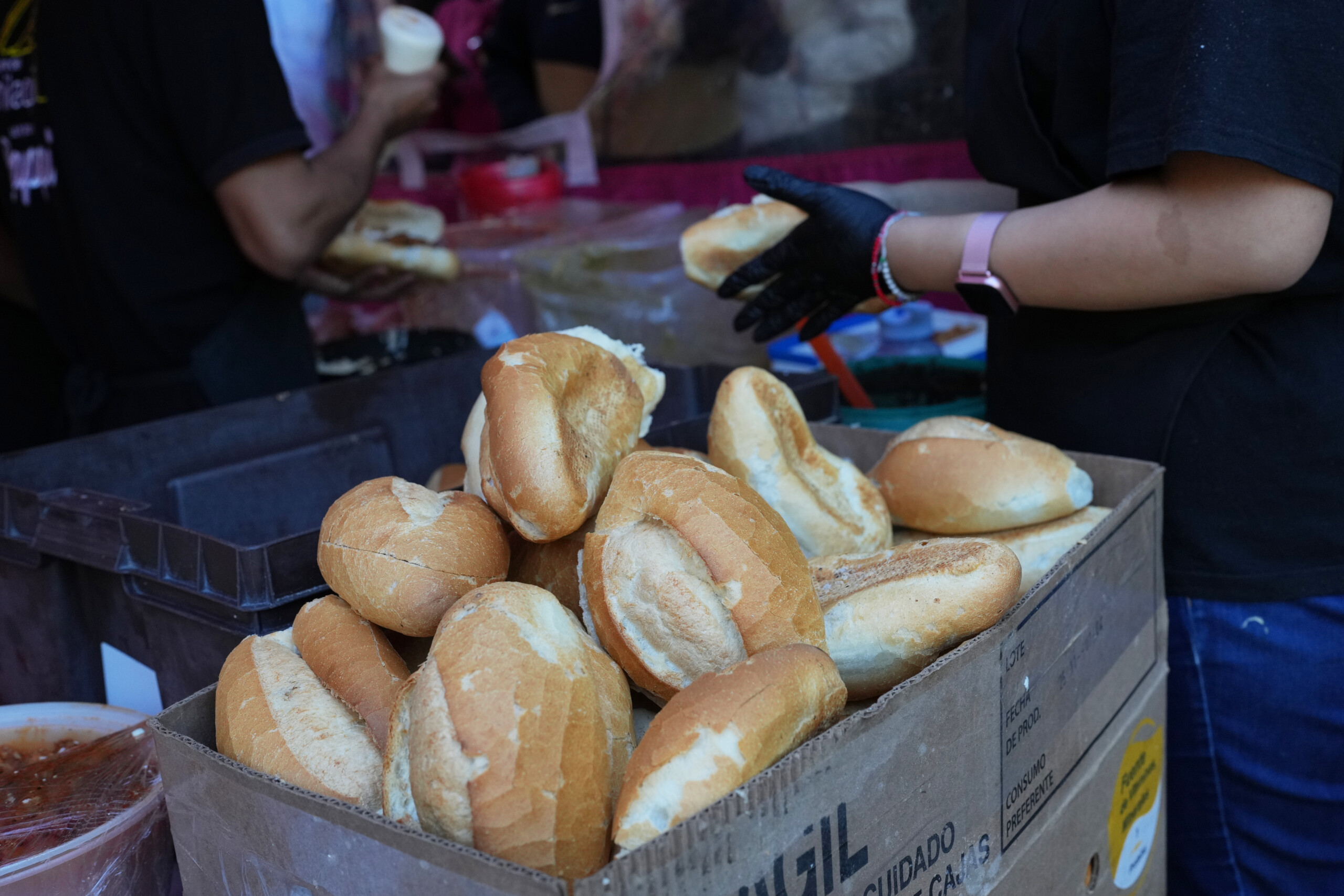 Iran : les boulangers tirent la sonnette d'alarme : les petits pains et les baguettes risquent de voir leur prix augmenter 1 iran les boulangers tirent la sonnette dalarme les petits pains et les baguettes risquent de voir leur prix augmenter scaled