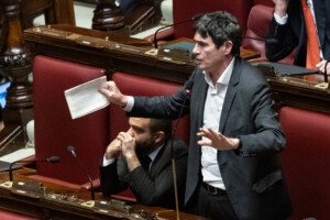 fratoianni netanyahu est un criminel de guerre les ministres italiens frolent le ridicule