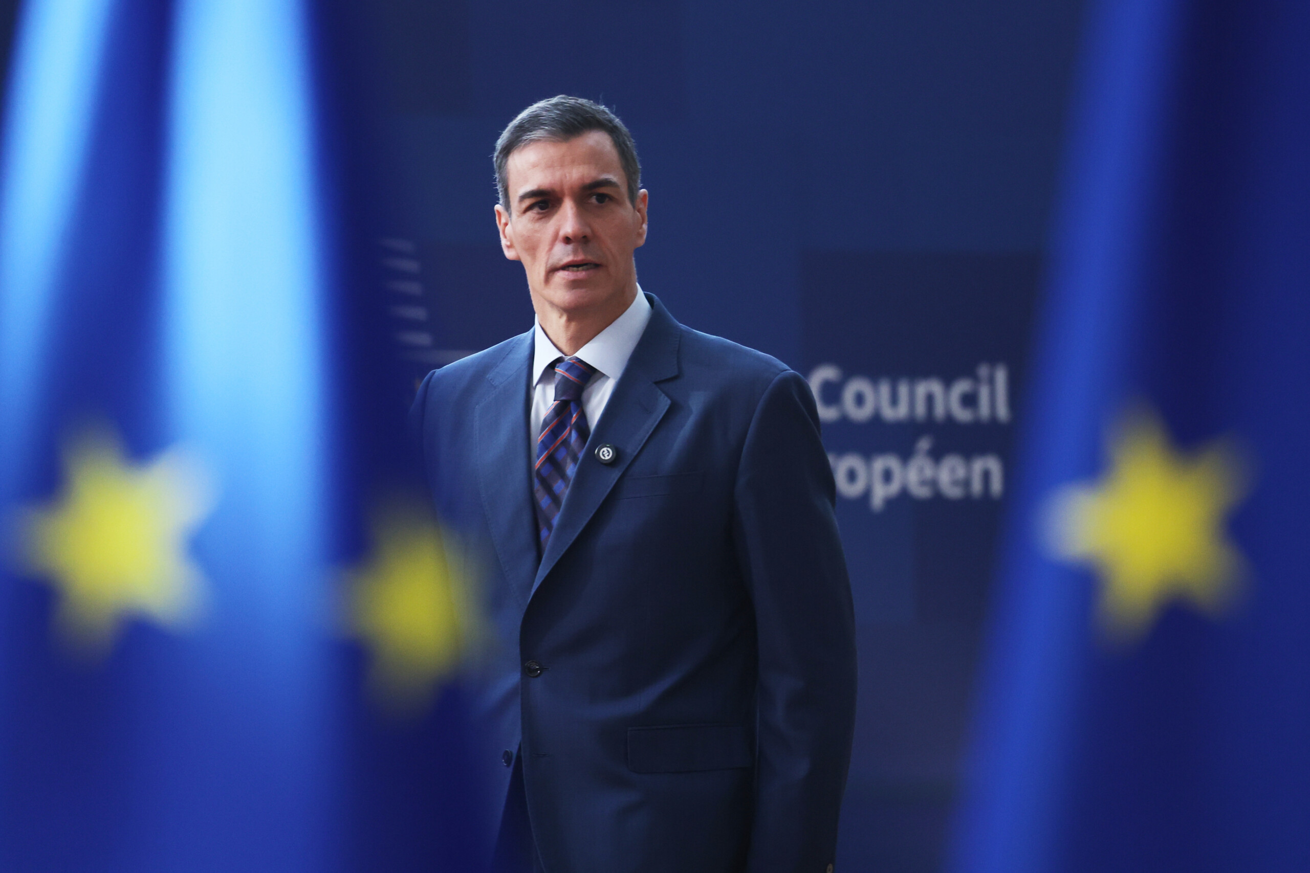 iran sanchez pas dapplaudissements pour ceux qui mettent le monde en feu et se presentent ensuite avec un seau deau scaled