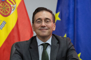 iran lespagne annonce la reouverture de son ambassade a teheran