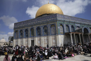 moyen orient la mosquee al aqsa rouvre ses portes apres 40 jours