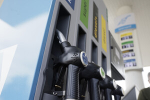 carburants mimit prix en baisse essence en libre service a 1789 euro litre