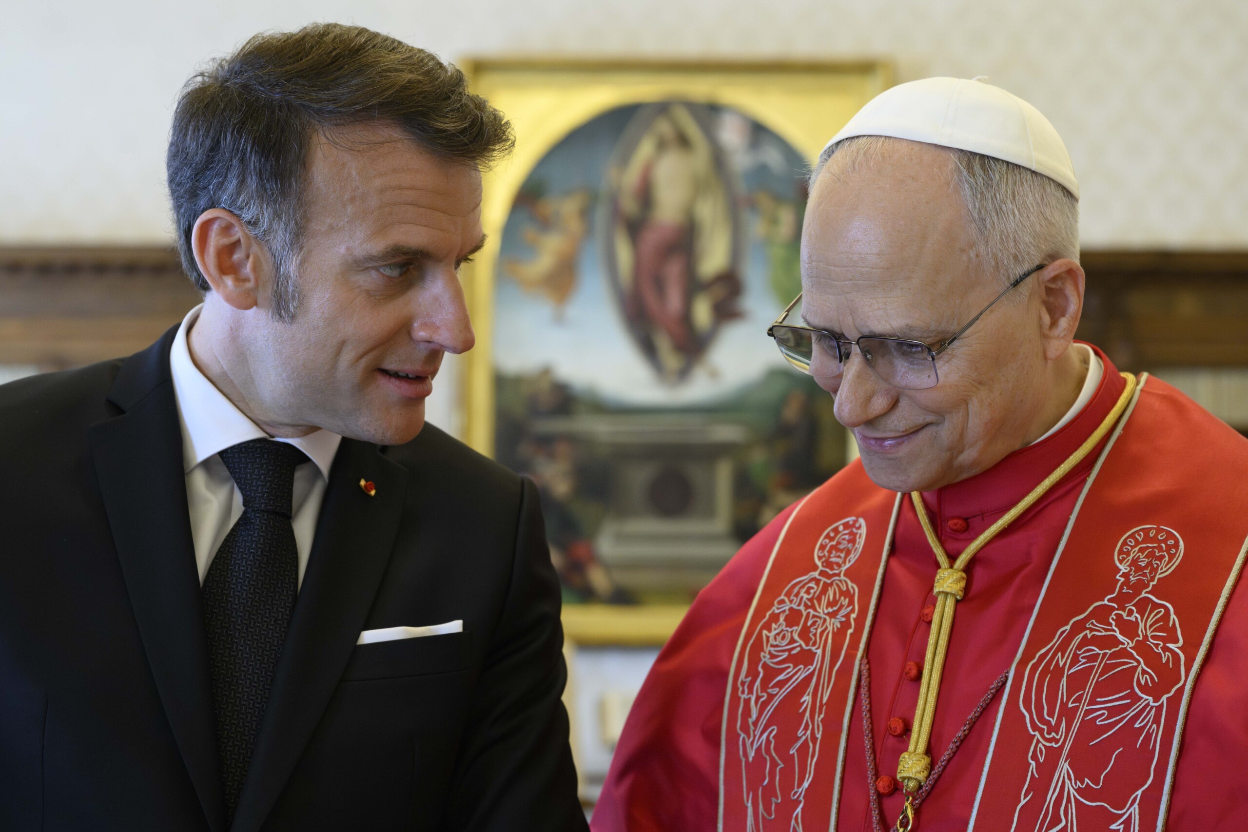 vatican entretien entre le pape et macron mettre fin aux conflits par la negociation scaled