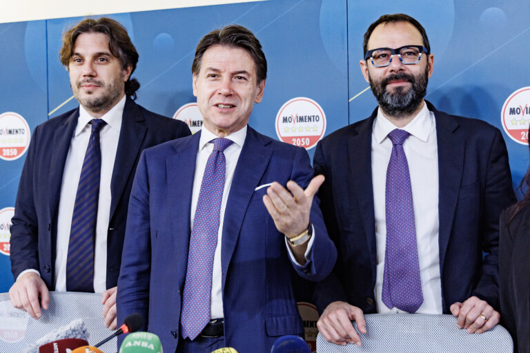 centre gauche patuanelli m5s pour le leader vote aux stands et en ligne