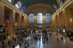 new york agression a larme blanche a la gare grand central deux blesses graves