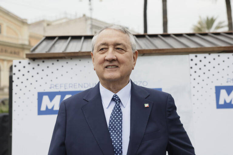 fi barelli famille berlusconi normalement les partis sont diriges de linterieur