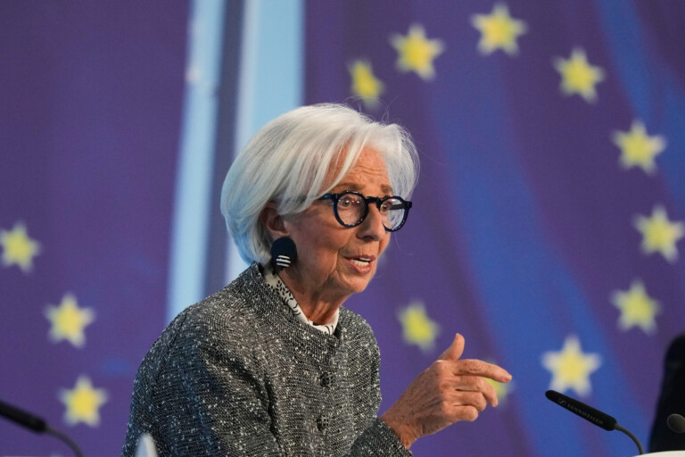 bce lagarde leconomie de lue se situe entre le scenario de base et le scenario adverse nous dependons des donnees