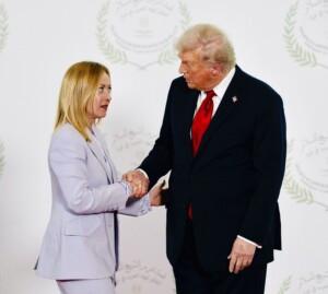 etats unis trump au corriere mes propos sur le pape cest meloni qui est inacceptable