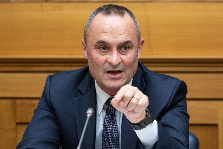 fi enrico costa elu par acclamation nouveau chef de groupe a la chambre