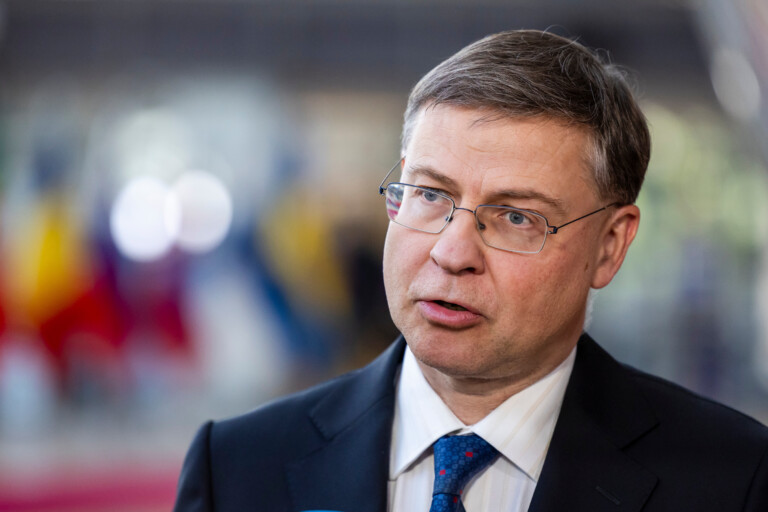 ue dombrovskis le risque de protectionnisme mondial pourrait peser sur 7 du pib il faut leviter
