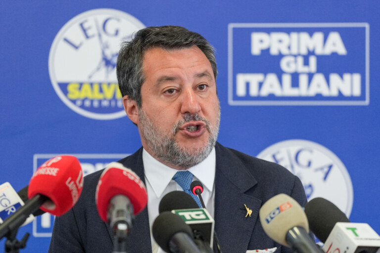 milan salvini salle nerveuse place le samedi aussi pour la ville pas seulement pour les riches