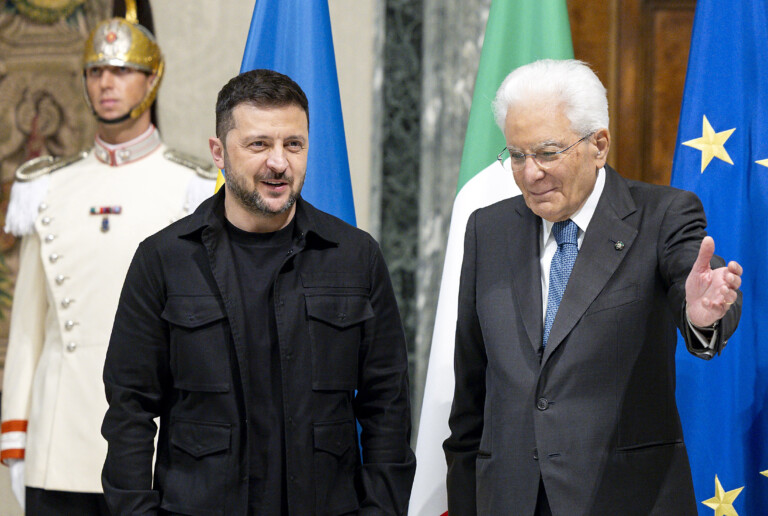 ukraine mattarella a zelensky litalie soutient la resistance et lheroisme de kiev
