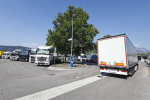 carburants trasportounito annonce cinq jours de greve des camions a partir de lundi