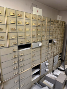 naples victimes dun braquage de banque dans ces coffres les economies dune vie