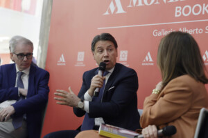 c sinistra conte daccord pour des primaires mais apres ladoption dun programme commun