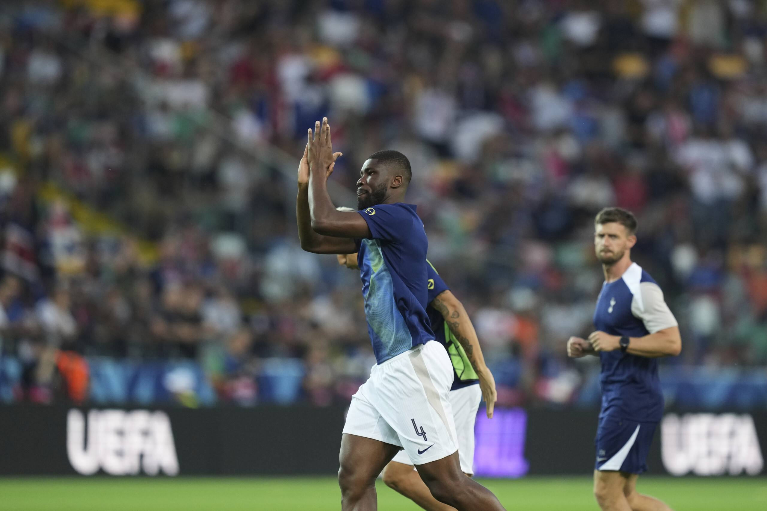 football insultes racistes a lencontre de danso tottenham porte plainte scaled