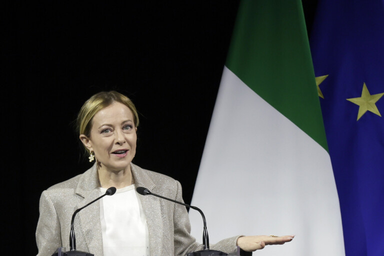 meloni proximite dun officier blesse ne nous intimidez pas