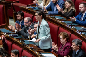 milan appendino m5s a matone nous parmi les drapeaux de la paix vous dans les places vides