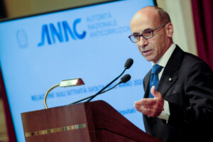 corruption busia anac un phenomene qui au fil du temps est devenu insidieux et insaisissable