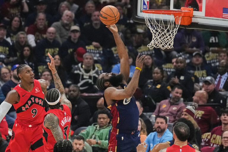 nba playoffs les timberwolves et les hawks egalisent la serie les cavaliers dominent