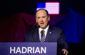 etats unis le secretaire a la marine john phelan quitte ses fonctions avec effet immediat