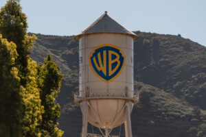 warner bros les actionnaires approuvent loffre de paramount