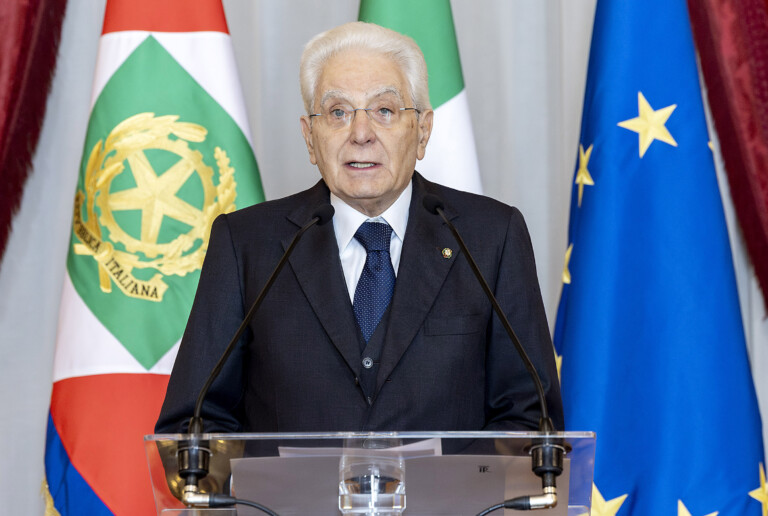 quirinale mattarella promulgue le decret loi sur la securite et publie un texte rectificatif qui entre en vigueur le jour meme