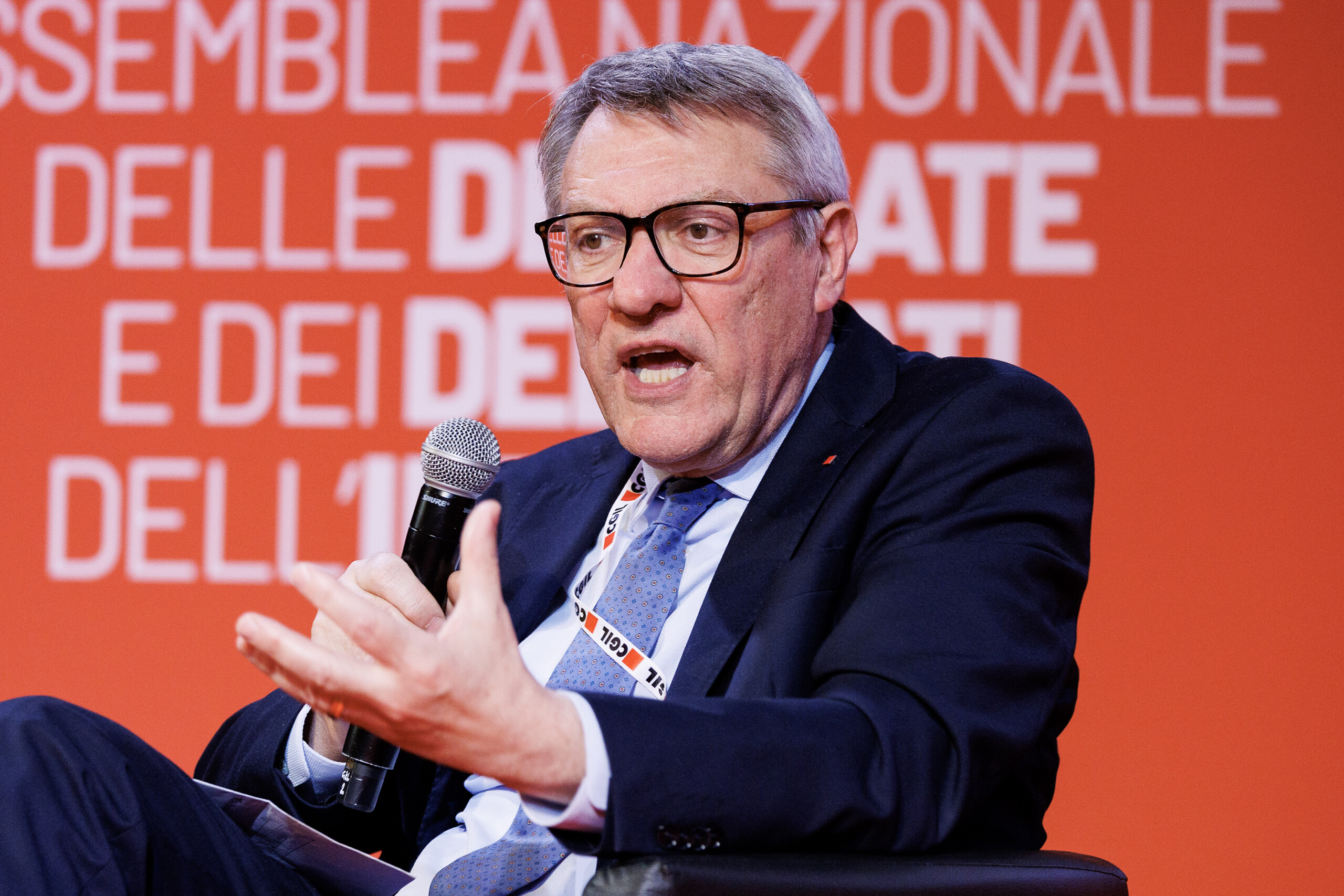 25 avril landini on defend la democratie en la pratiquant scaled