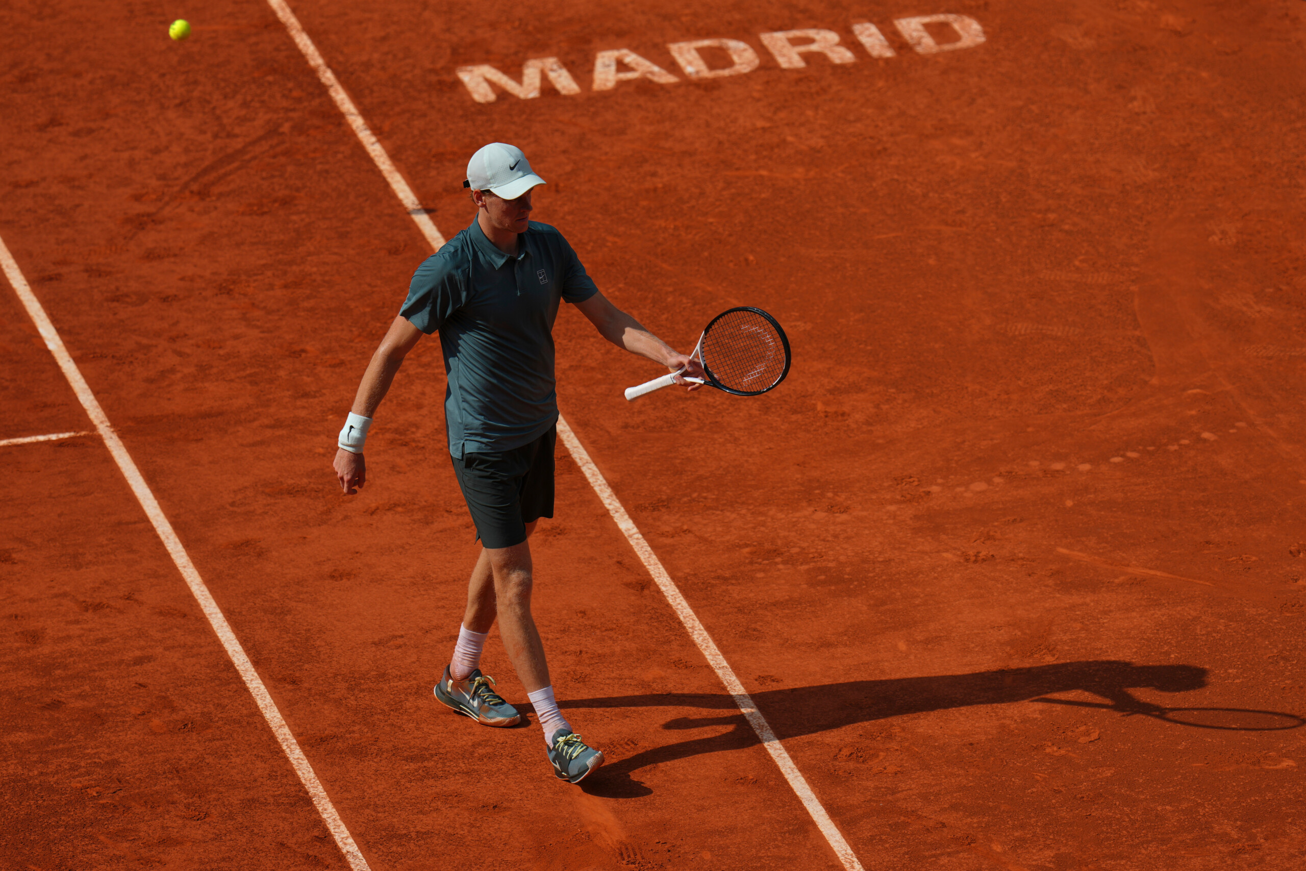 atp madrid sinner bat moller et se qualifie pour les huitiemes de finale scaled