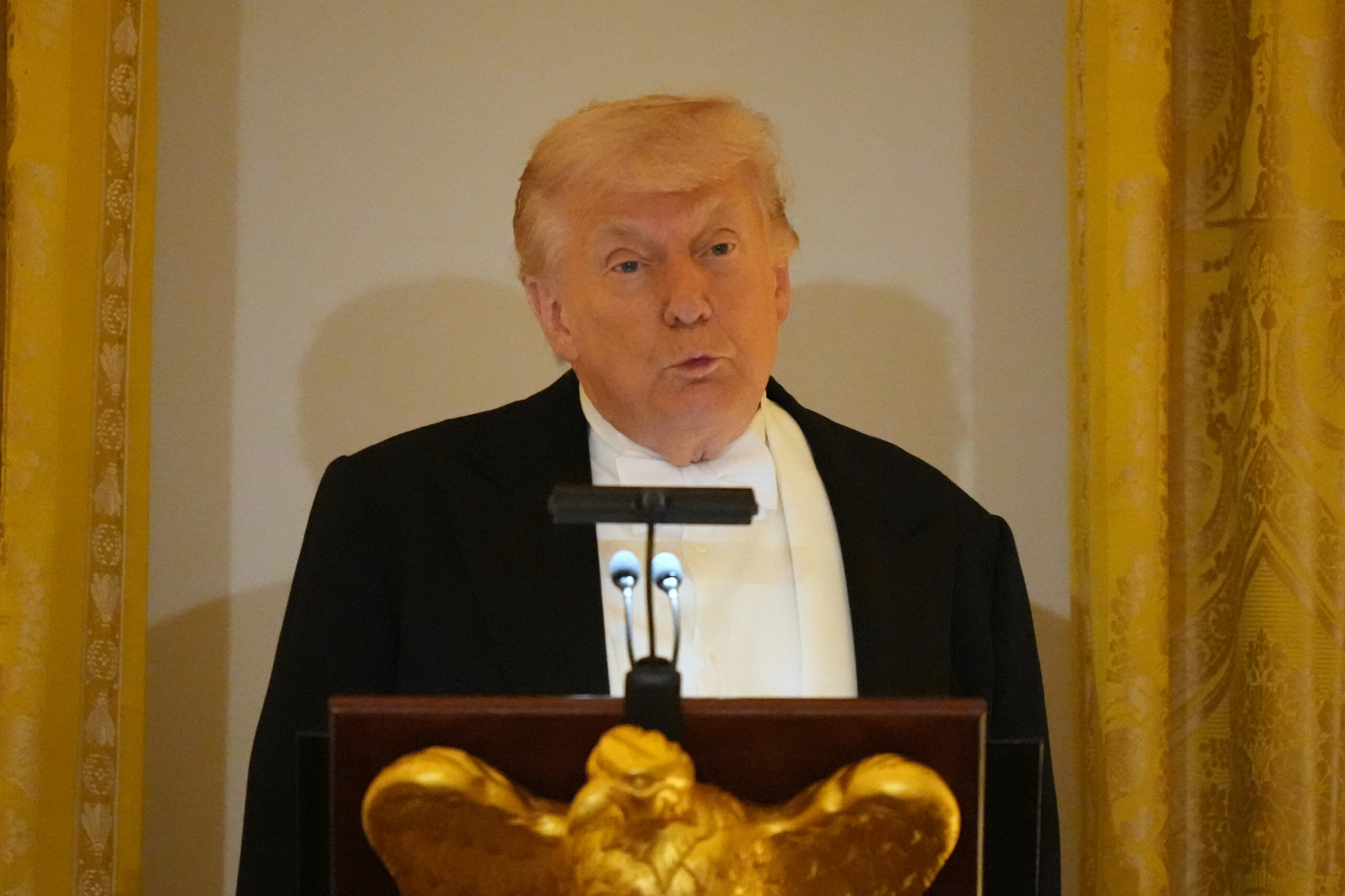 iran trump publie une photo avec une mitrailleuse teheran ferait bien de se reveiller scaled