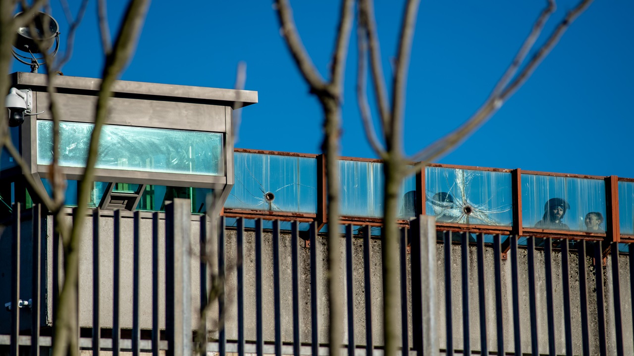 affaire cospito le ministere de la justice prolonge le regime de detention stricte pour lanarchiste