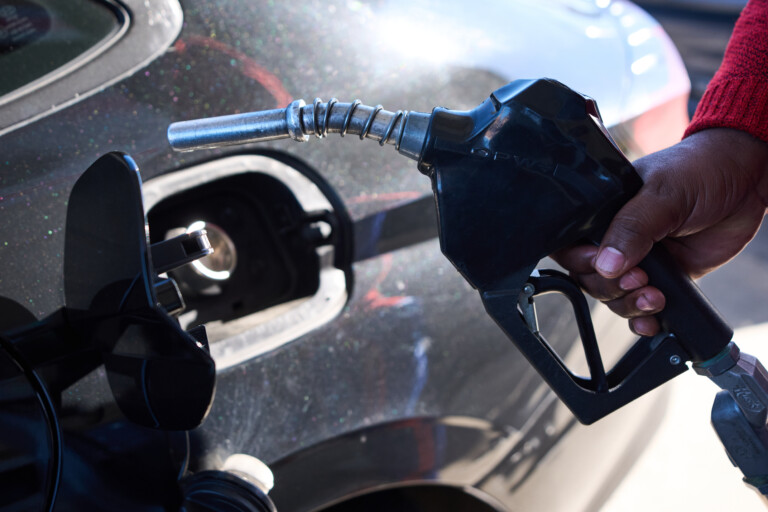 carburants unatras une concertation urgente avec le gouvernement simpose le blocage des transports est maintenu