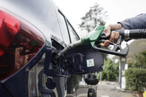 carburants sources prolongation de la baisse des accises jusquau 22 5 par decret ministeriel