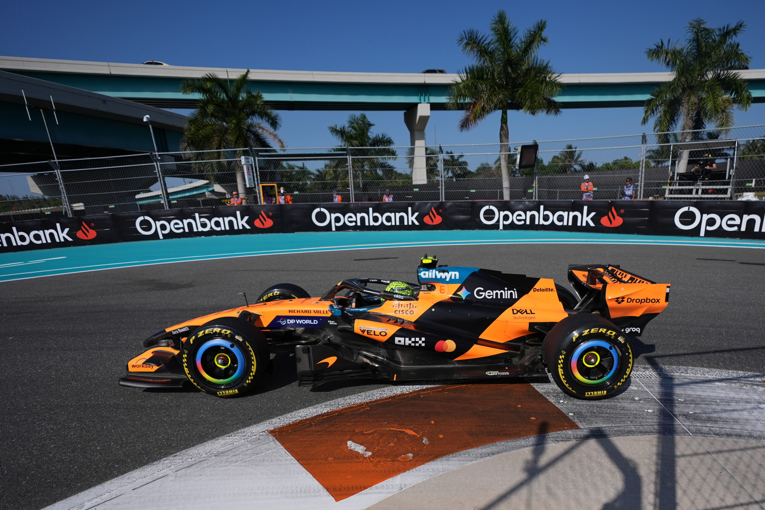 f1 double mclaren lors du sprint a miami norris devant piastri leclerc troisieme scaled