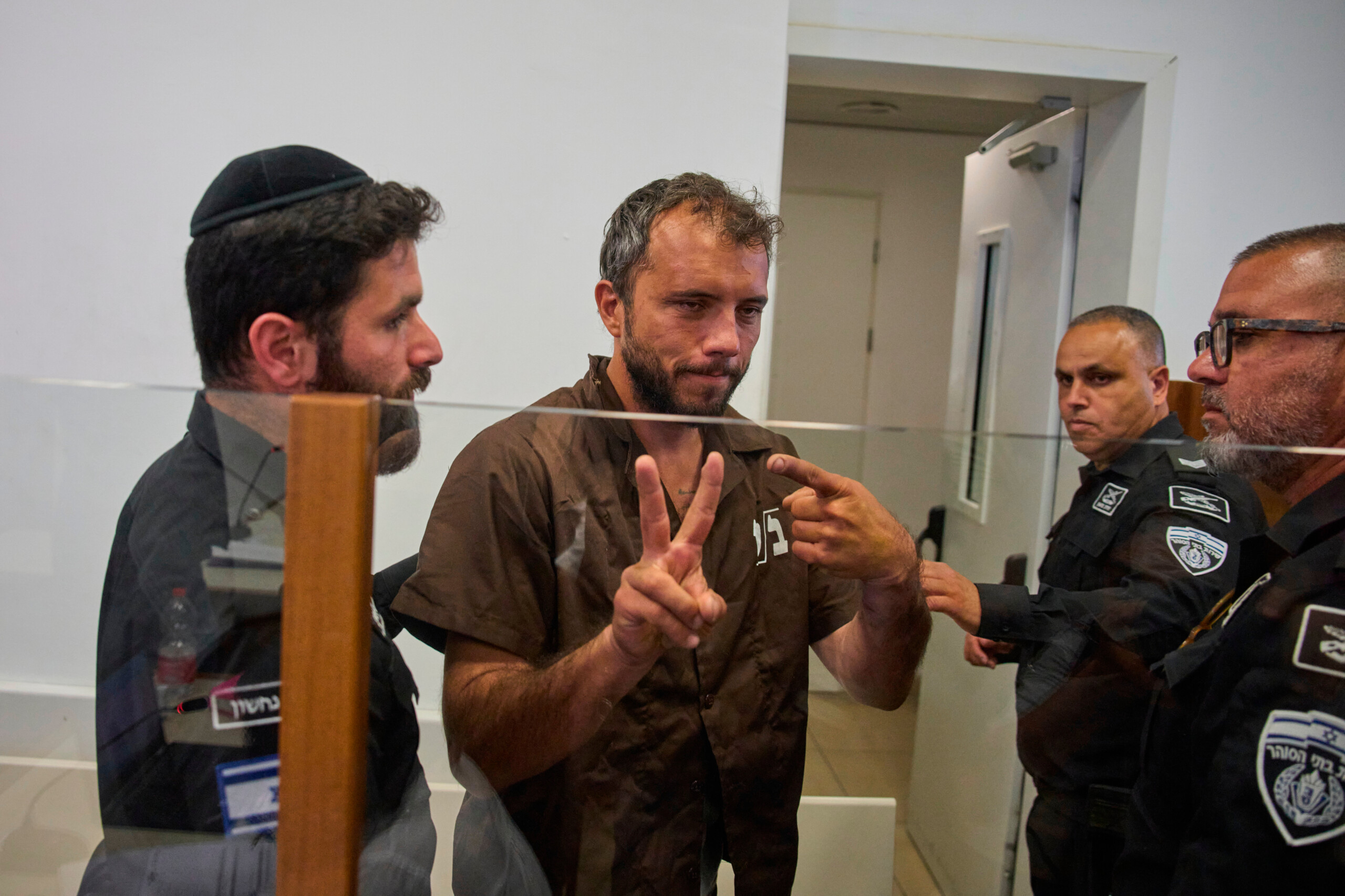 flottille un tribunal israelien prolonge de deux jours la detention des militants avila et abukeshek scaled