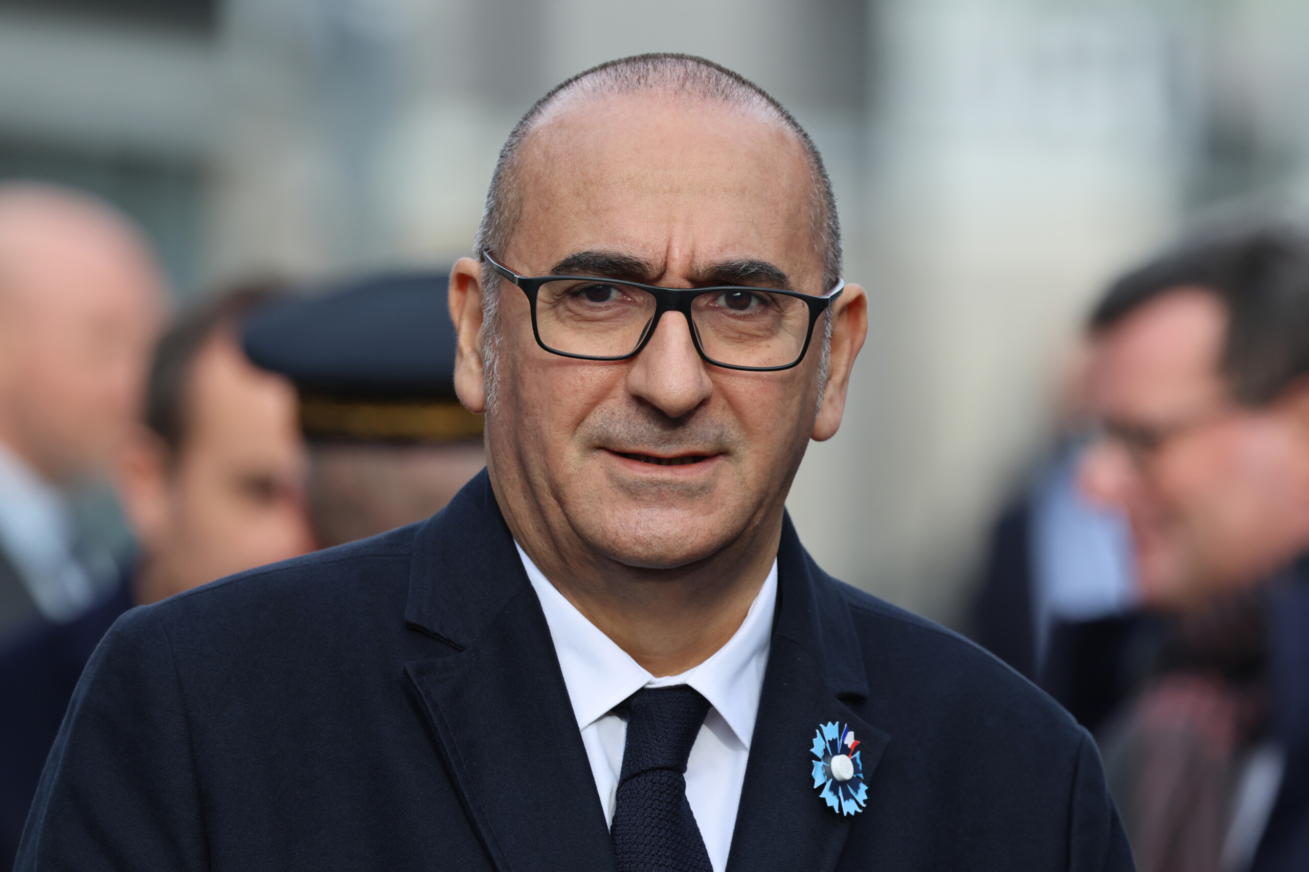 france maxi rave sur terrain militaire le ministre de linterieur se rend sur place scaled
