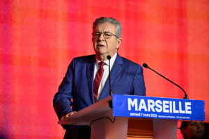 france melenchon annonce sa candidature a la presidence