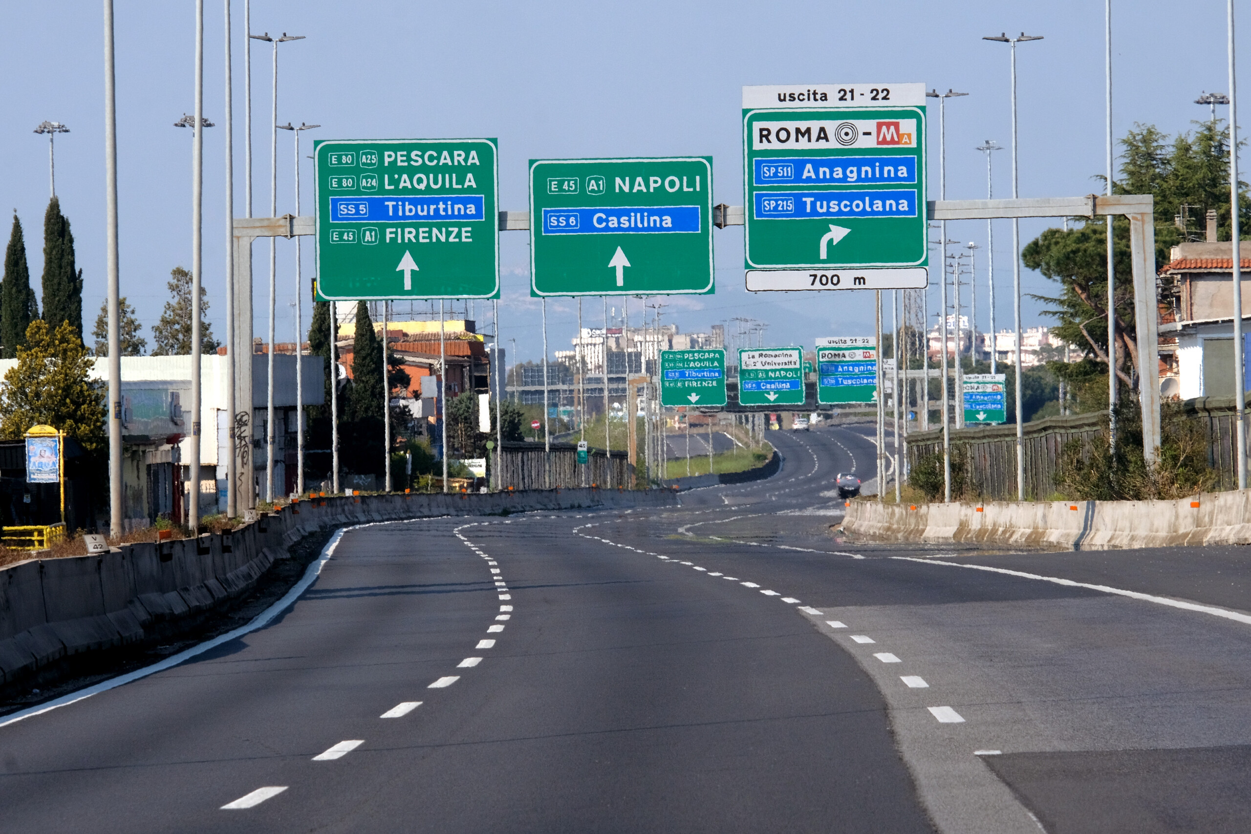 rome un homme de 35 ans sarrete pour porter secours et meurt renverse sur le gra scaled