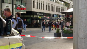 allemagne une voiture fonce dans la foule a leipzig le suspect arrete est un allemand de 33 ans