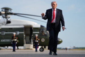 etats unis la cote de popularite de trump continue de baisser sous leffet de liran et de linflation