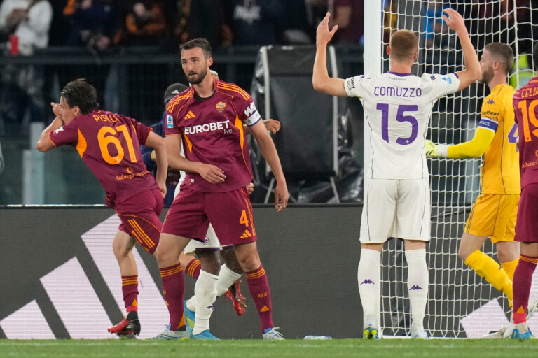 serie a roma fiorentina 4 0 les giallorossi a un point de la zone ligue des champions