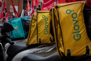 lautorite de la concurrence ouvre des enquetes sur des societes du groupe glovo et deliveroo italy